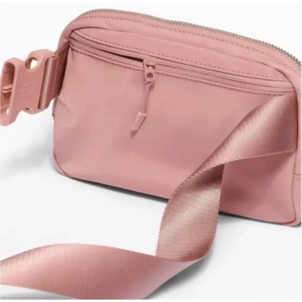 🆕 NWT Lululemon Everywhere Belt Bag 1L Pink Pastel - Picture 5 of 8